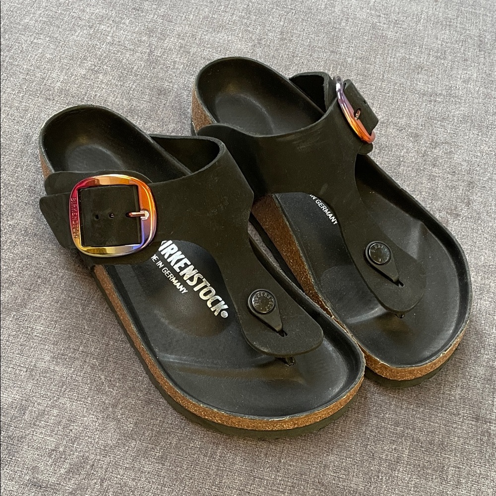 Birkenstock Gizeh Big Buckle
Nubuck Leather - Black